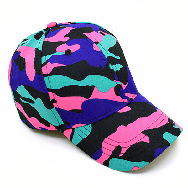 Damska czapka w fioletowym kamuflażu