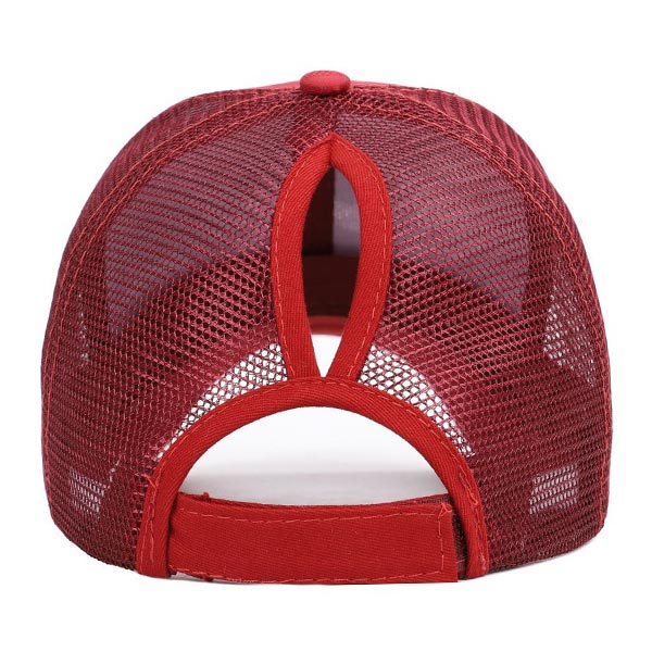 Czerwona kamuflażowa czapka z kucykiem