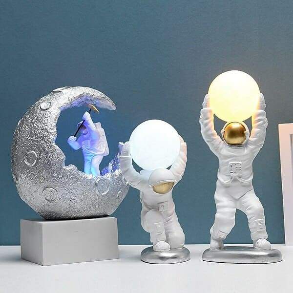 Lampada a led con statuetta dell'astronauta