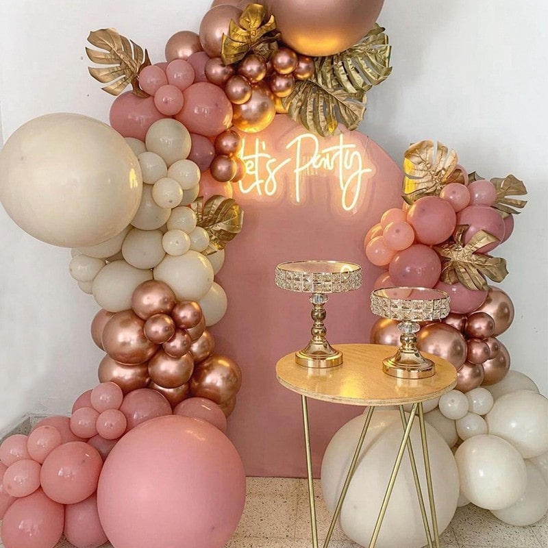 Arco di palloncini rosa oro per compleanno