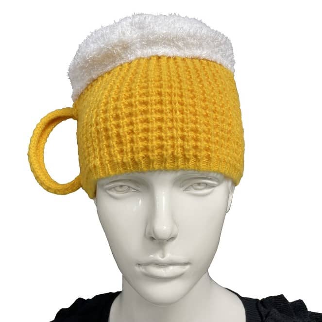 Gorro de malha com caneca de cerveja