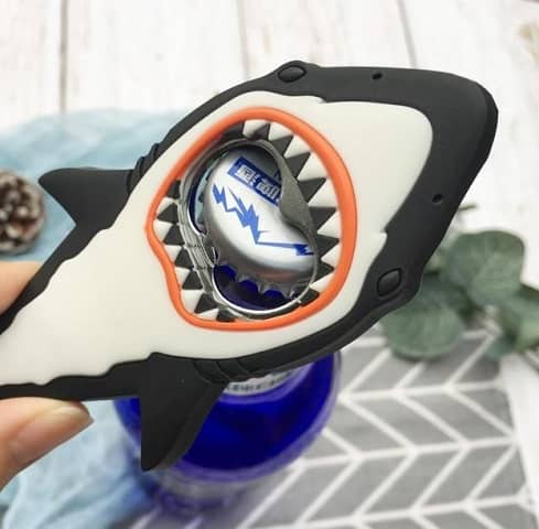 Magnetische flessenopener met haai