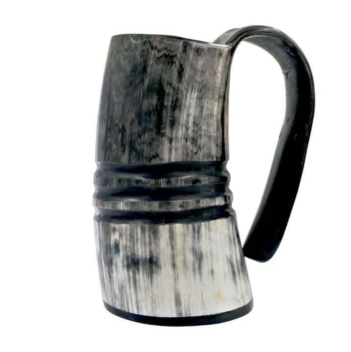 Caneca de chifre gravada