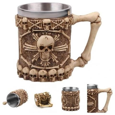 Caneca de cerveja com caveira de pirata