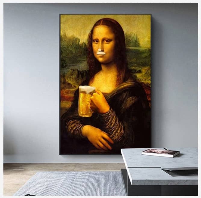 Mona Lisa și posterul ei cu bere