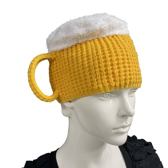 Gorro de malha com caneca de cerveja