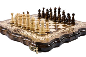 Moderne skakbræt og skaksæt i træ