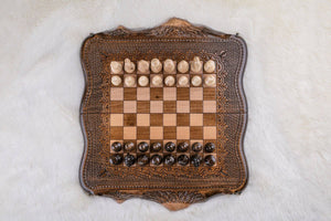 Storslået skakbræt og skaksæt