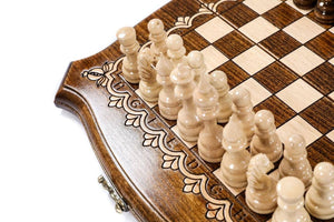 Orientalsk skakbræt og skaksæt i bøgetræ