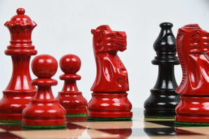 Rødt og sort skakbræt