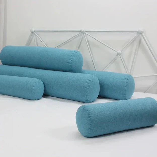 Válcový polštář na pohovku