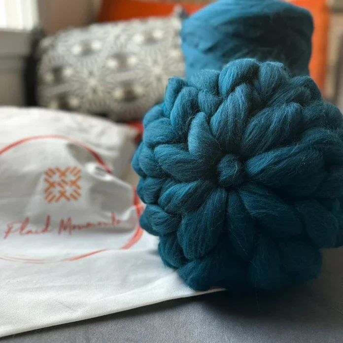 Vlněný polštář s uzlem