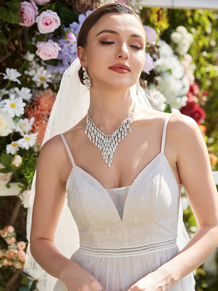 Abito da sposa ricamato in linea a V profonda con bretelle