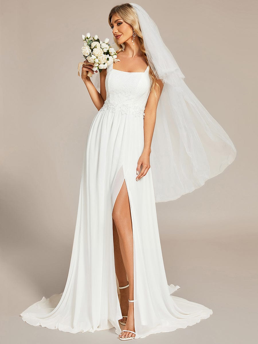 Abito da sposa minimalista in pizzo con scollatura quadrata