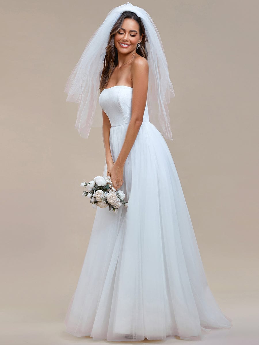 Elegante abito da sposa in tulle senza spalline in linea