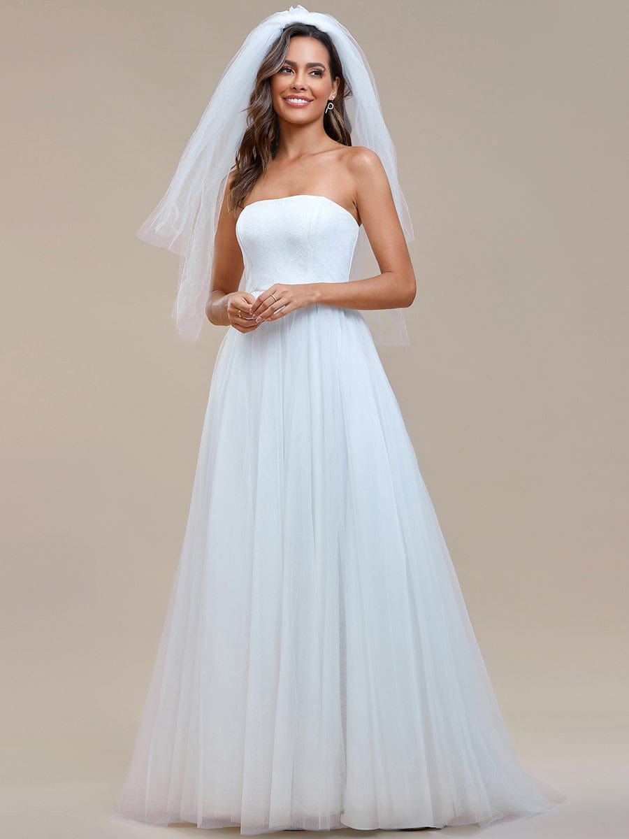 Elegante abito da sposa in tulle senza spalline in linea