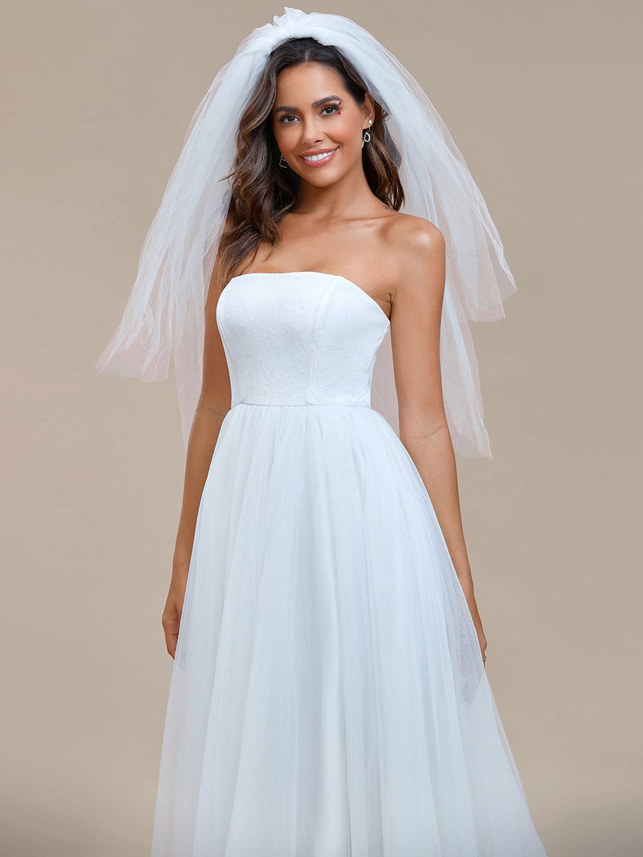 Elegante abito da sposa in tulle senza spalline in linea