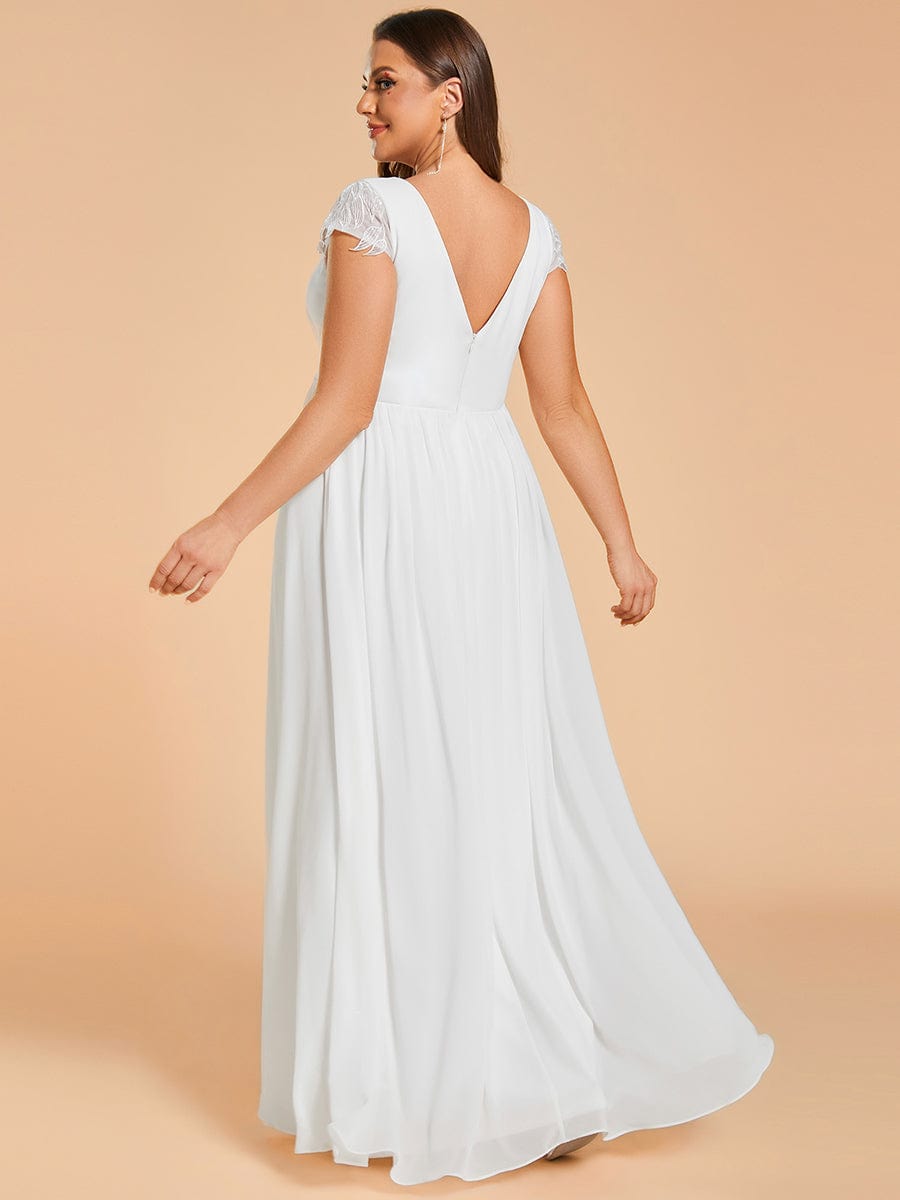 Abiti da sposa plus size con scollo a V e maniche corte in chiffon plissettato