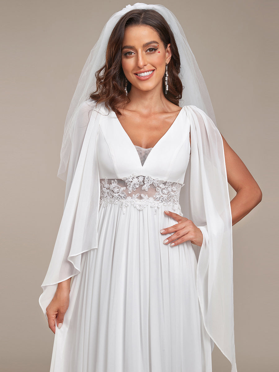 Abito da sposa lungo con spacco e profondo scollo a V con applicazioni