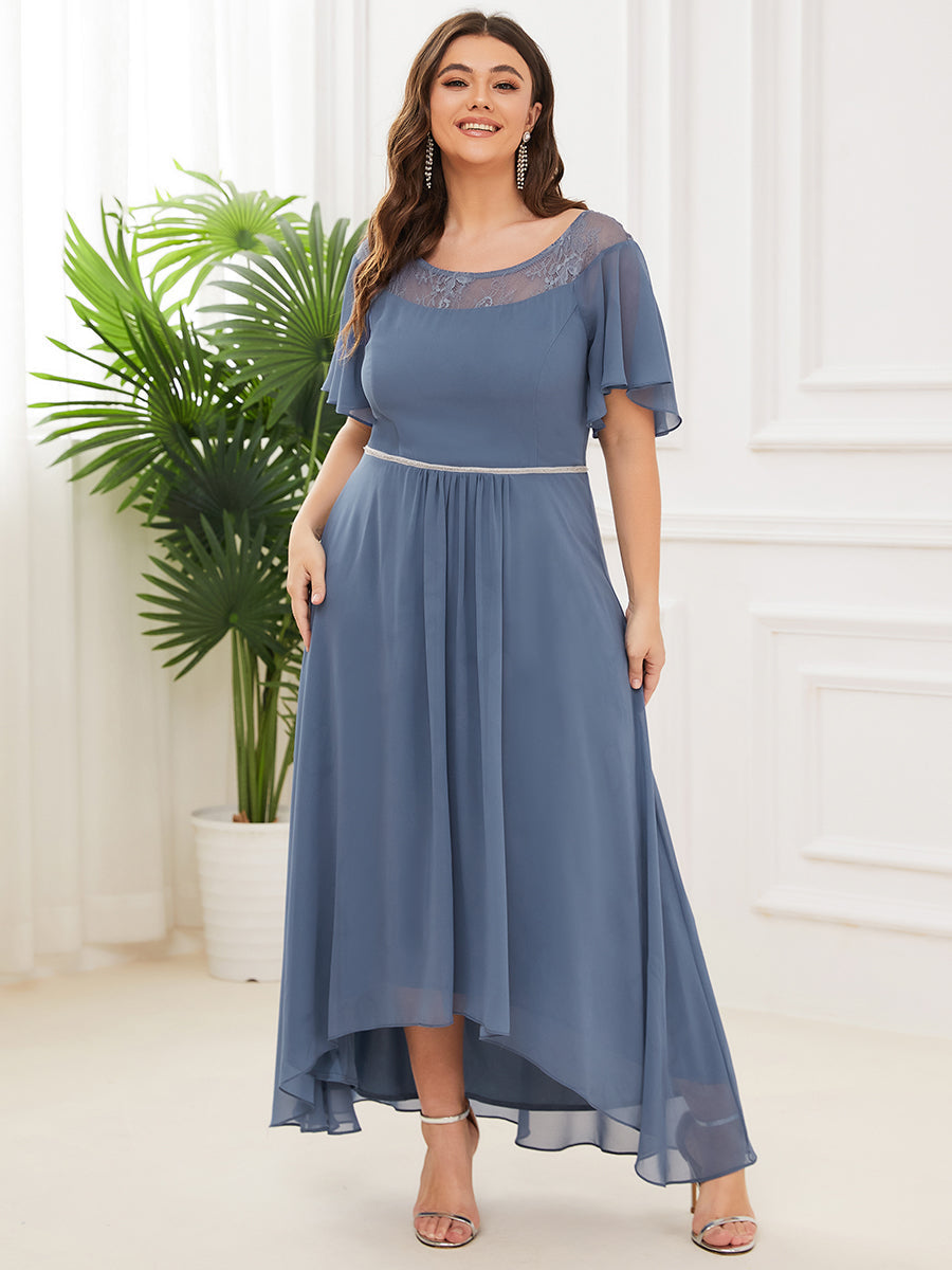 Abito midi rilassato con scollo a barca per donne plus-size con orli asimmetrici