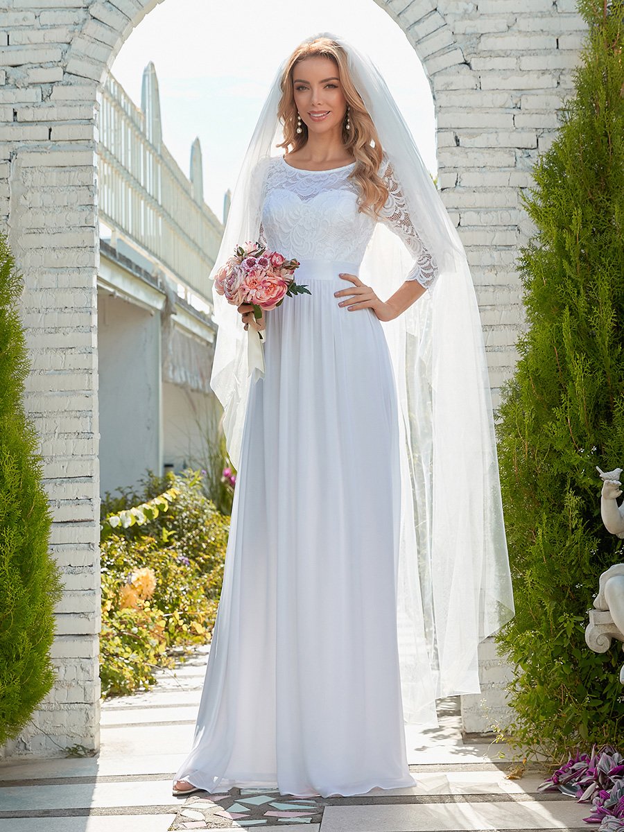 Abito da sposa semplice e casual in pizzo e chiffon