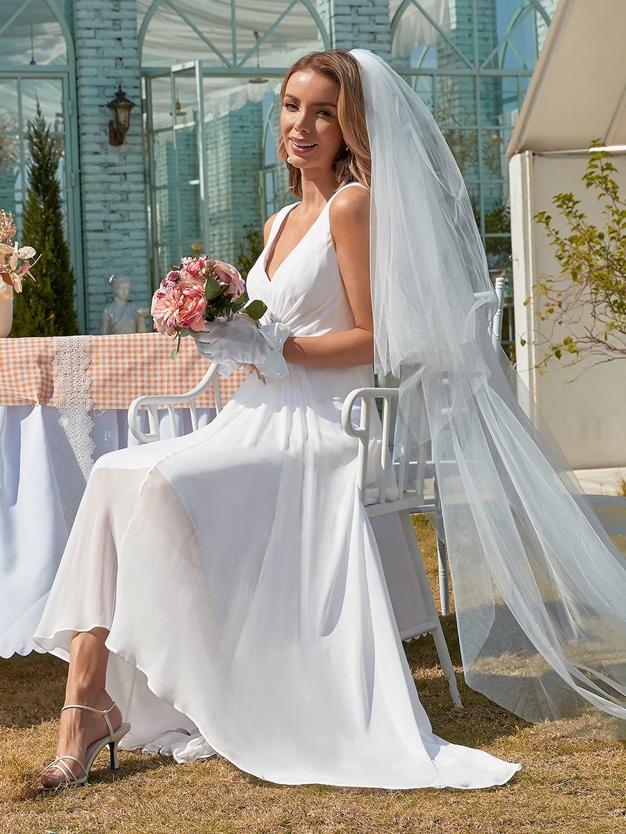 Abito da sposa semplice in chiffon con scollatura a V e orlo asimmetrico