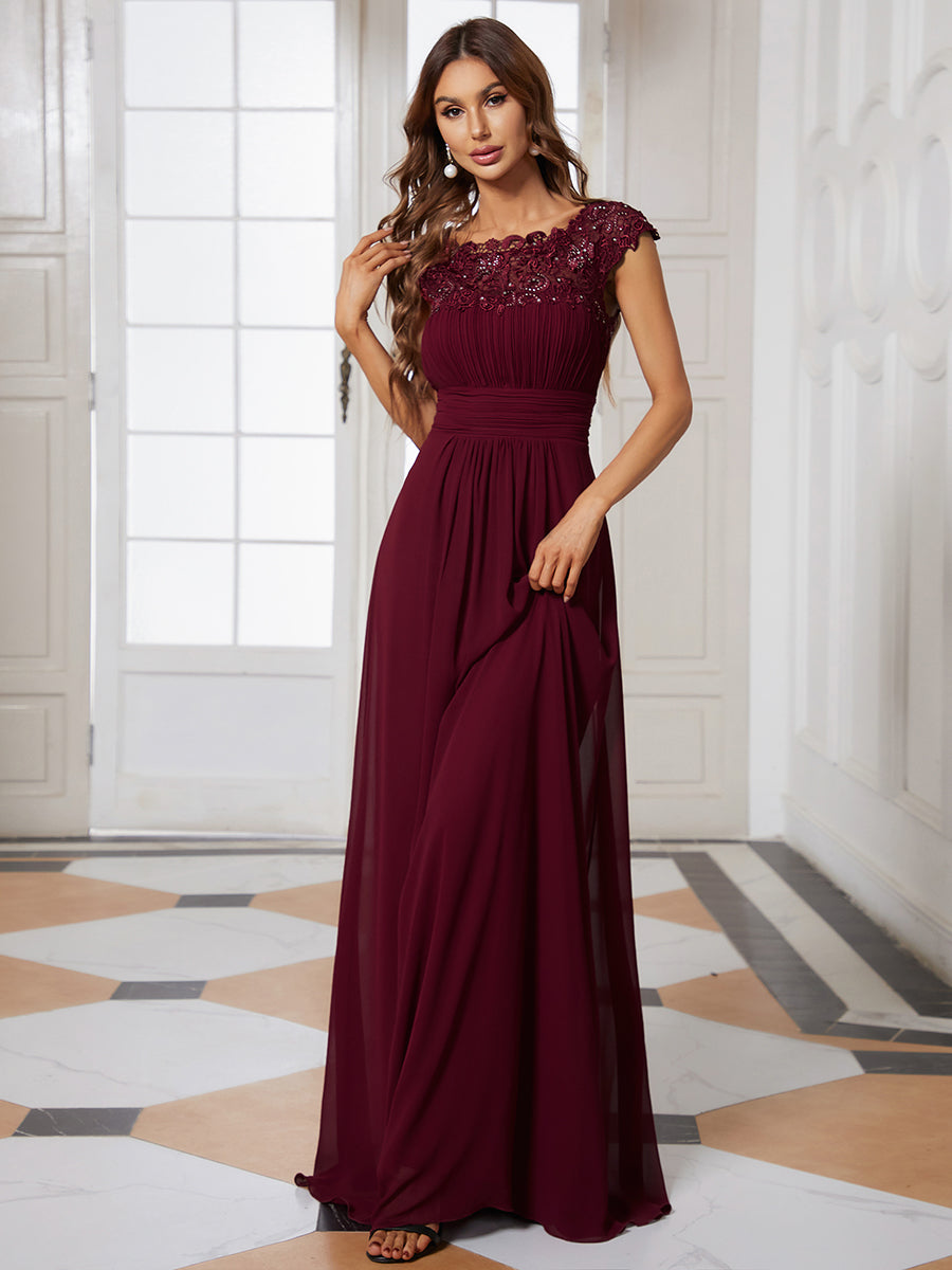 Abito da sposa elegante e fluente in chiffon per le invitate