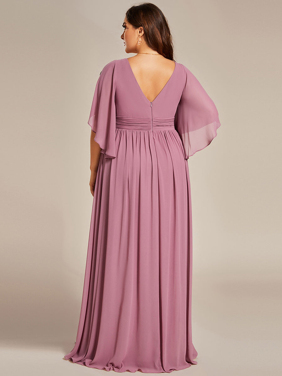 Abito curvy taglia grande in chiffon plissettato con scollo a V e maniche a mezza lunghezza