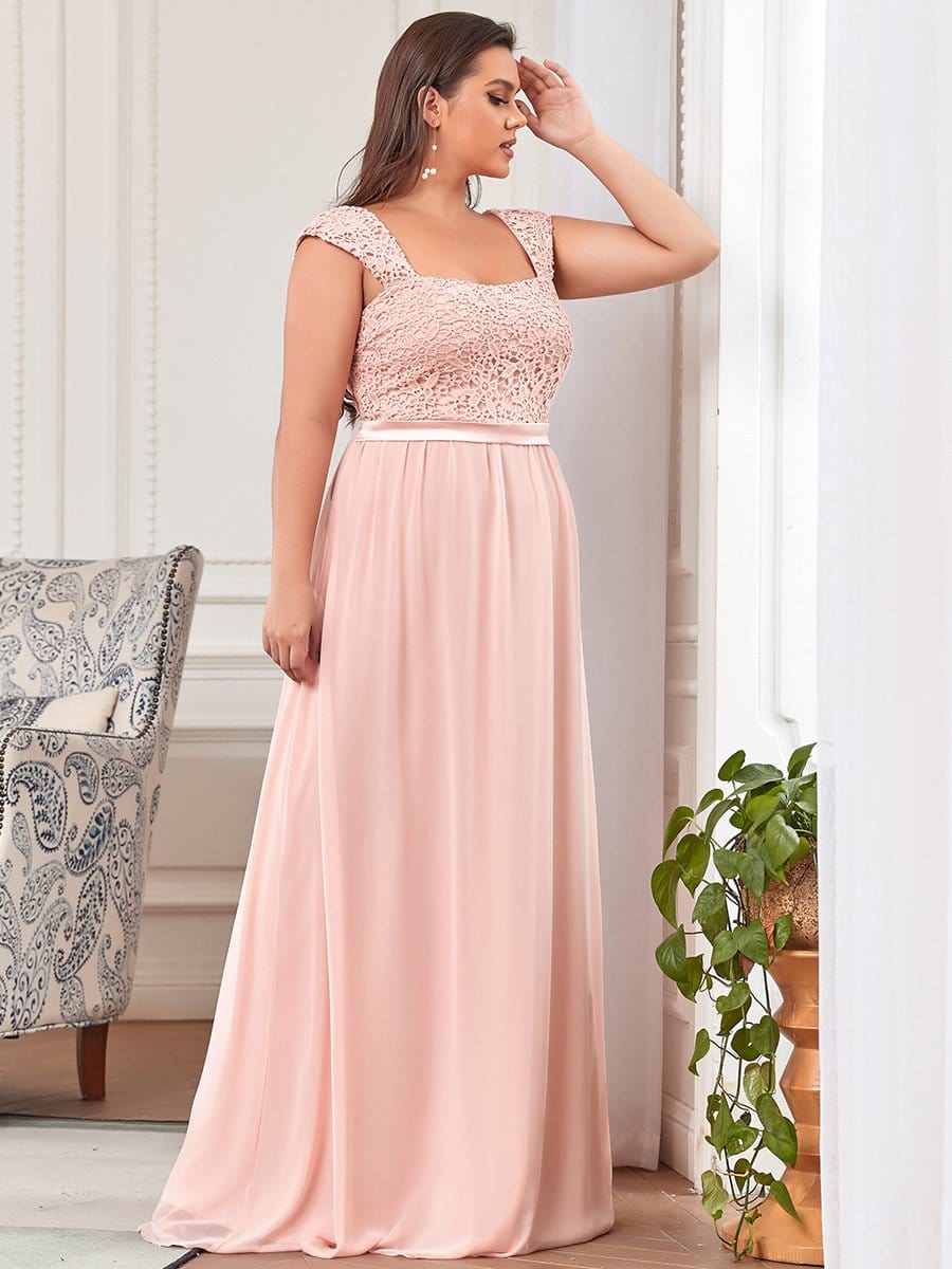 Elegante abito da damigella in chiffon a figura intera con corpetto in pizzo