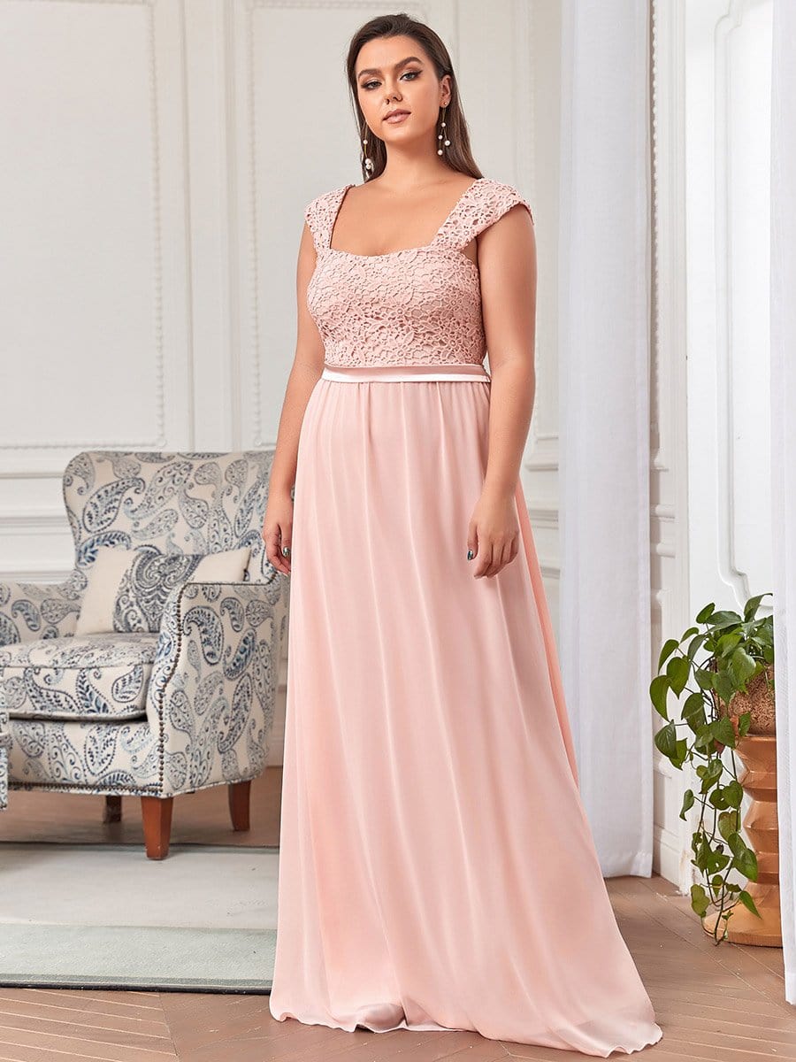 Elegante abito da damigella in chiffon a figura intera con corpetto in pizzo