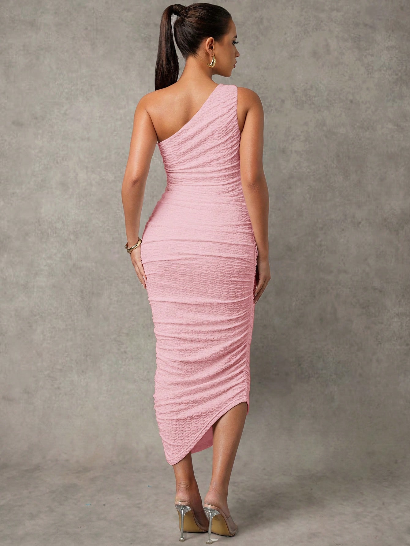 Rochie elegantă de maternitate de culoare solidă cu un umăr plisat