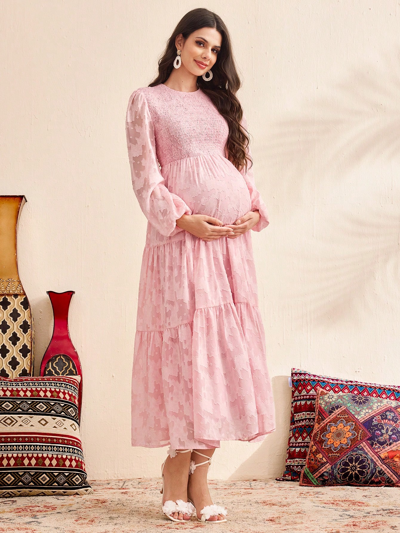 Ventetidskjole i jacquard med puffermer, rosa