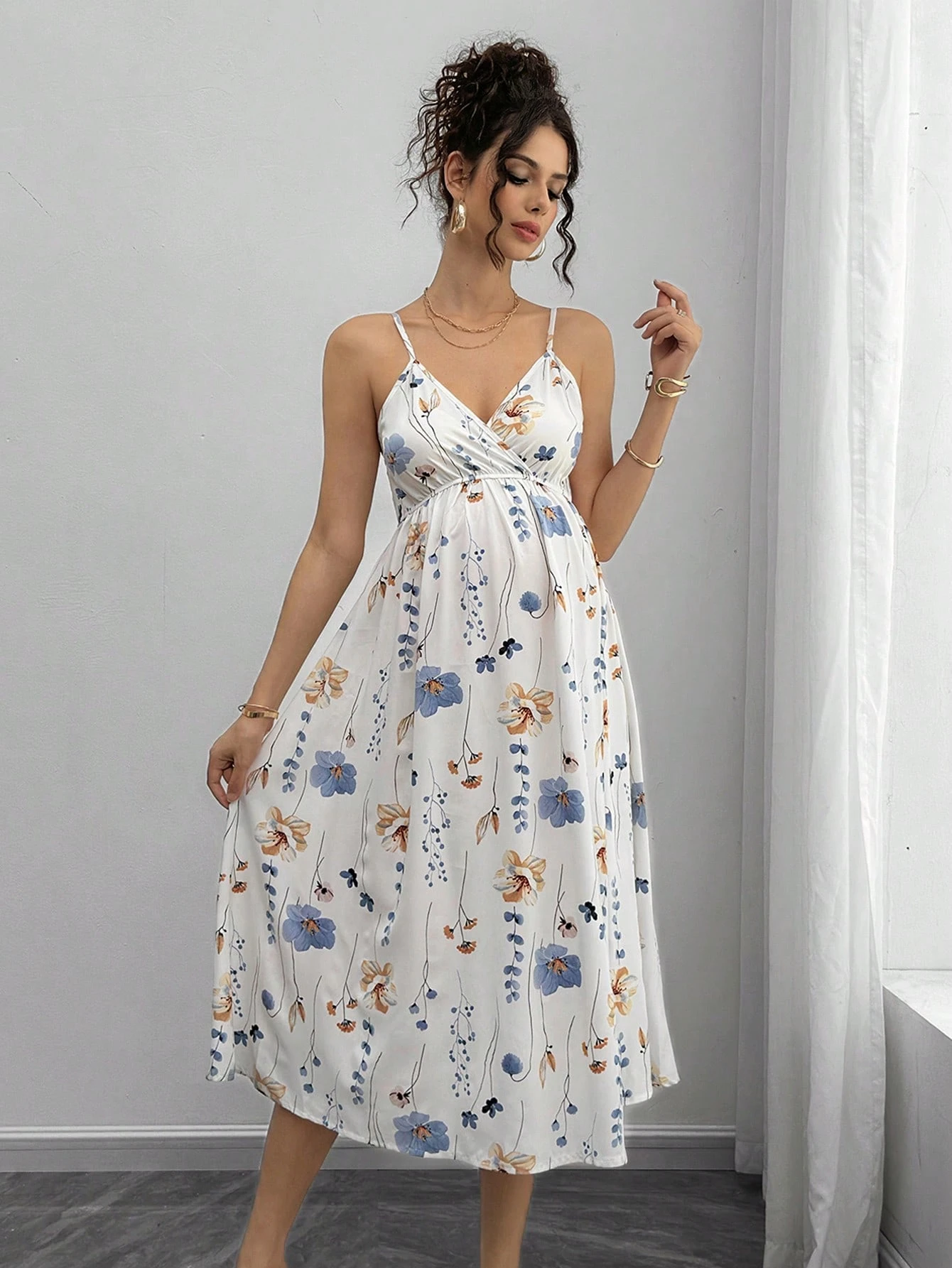 Rochie maxi cu imprimeu floral și croială laterală pentru femei gravide