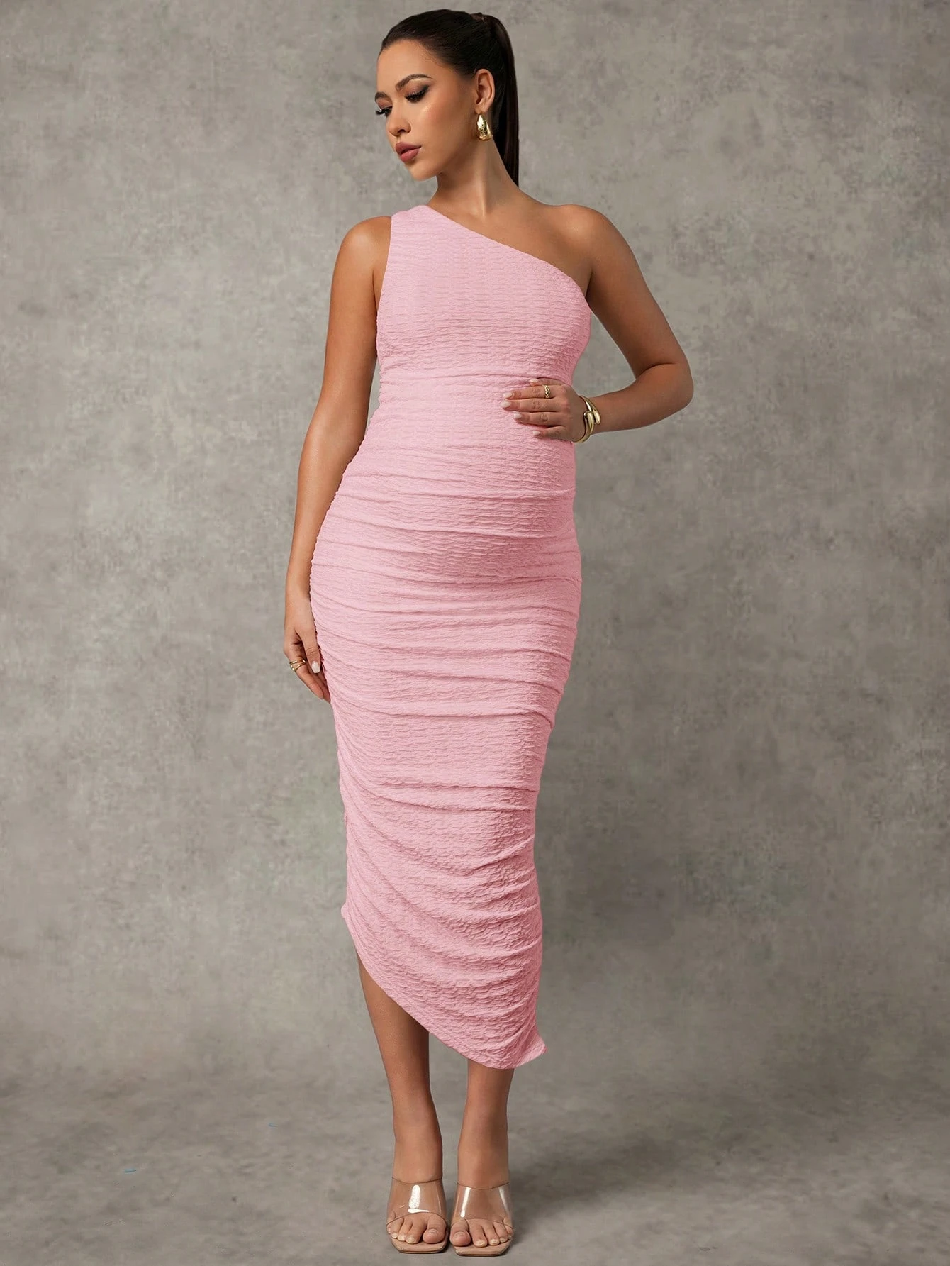 Rochie elegantă de maternitate de culoare solidă cu un umăr plisat