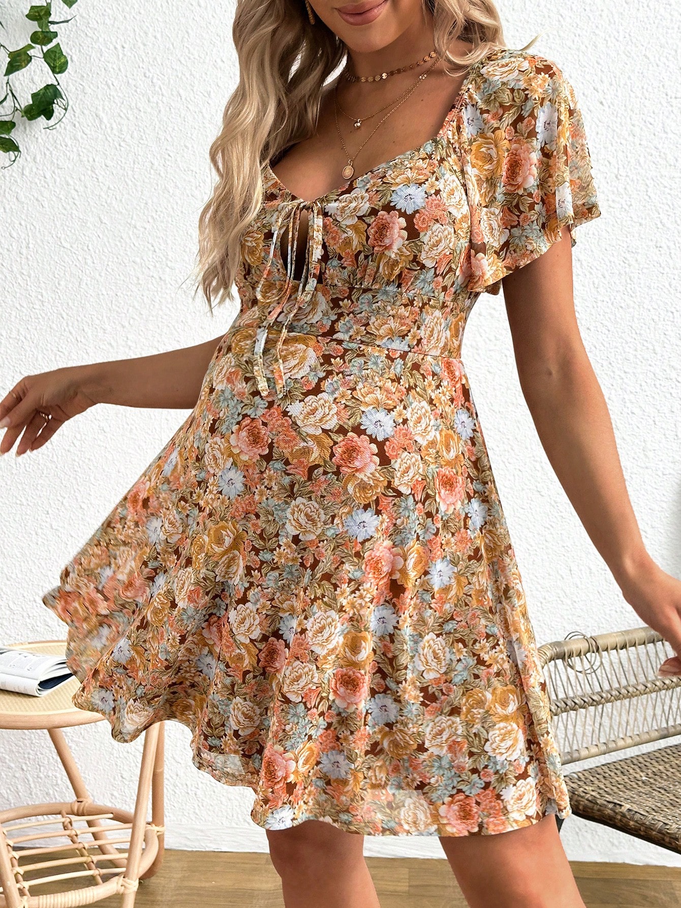Rochie de maternitate romantică de vacanță cu imprimeu floral mic