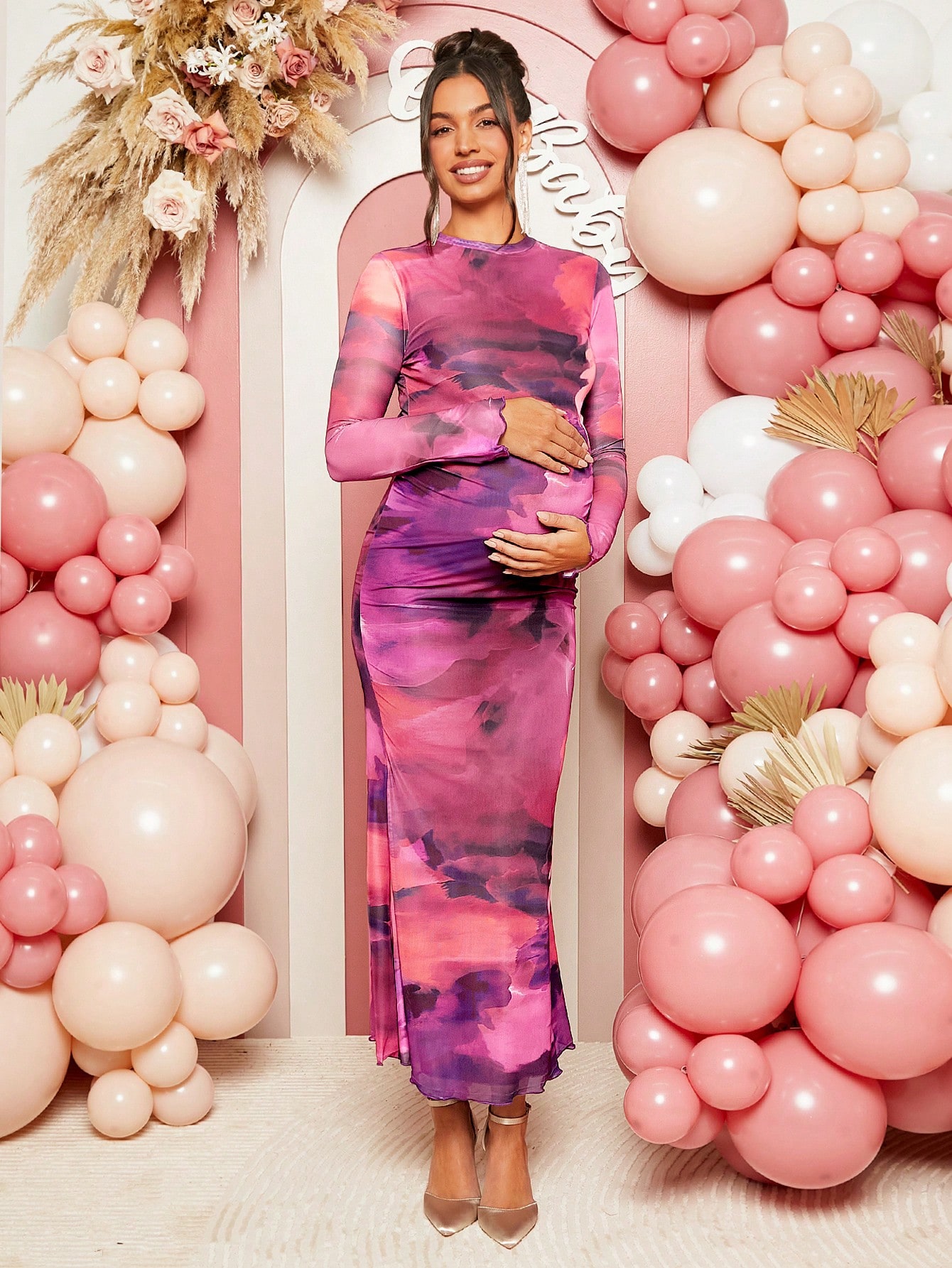 Rochie elegantă de petrecere pentru gravide cu imprimeu tie-dye, încrețită și mulată