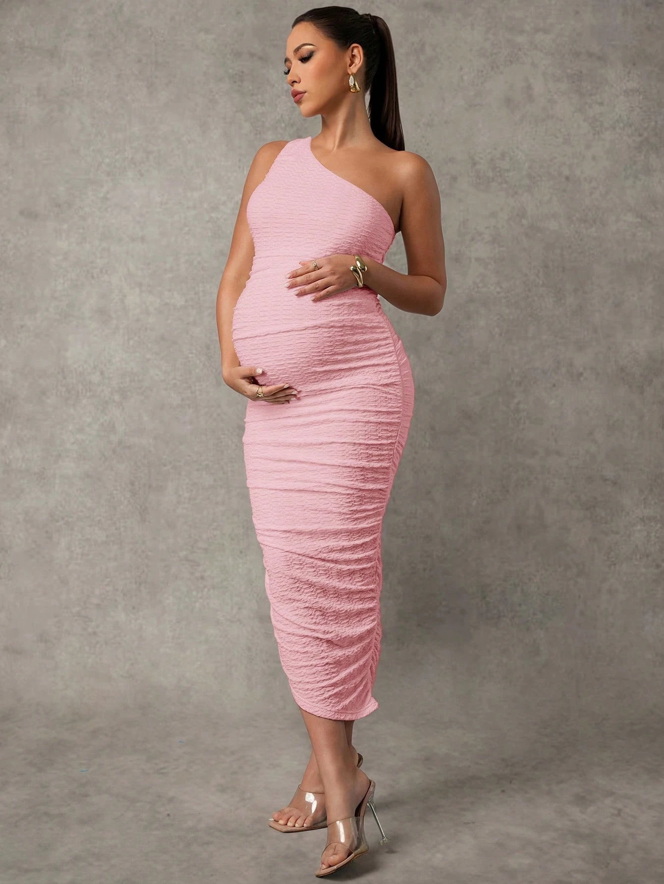 Rochie elegantă de maternitate de culoare solidă cu un umăr plisat