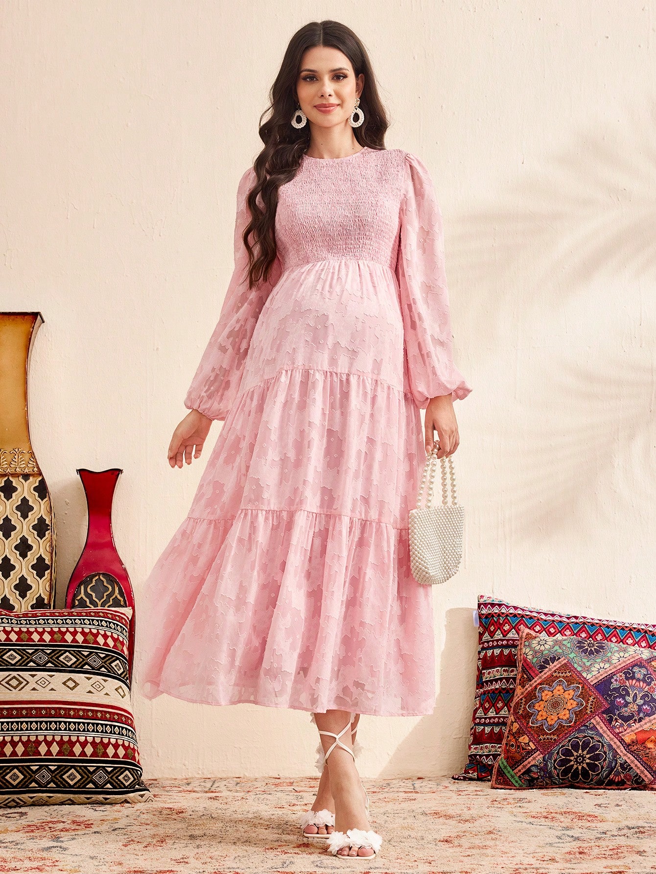 Ventetidskjole i jacquard med puffermer, rosa