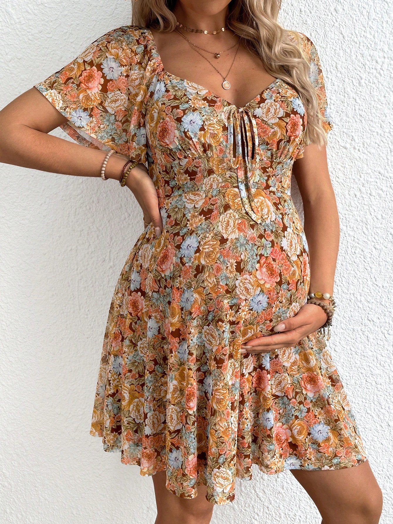 Rochie de maternitate romantică de vacanță cu imprimeu floral mic