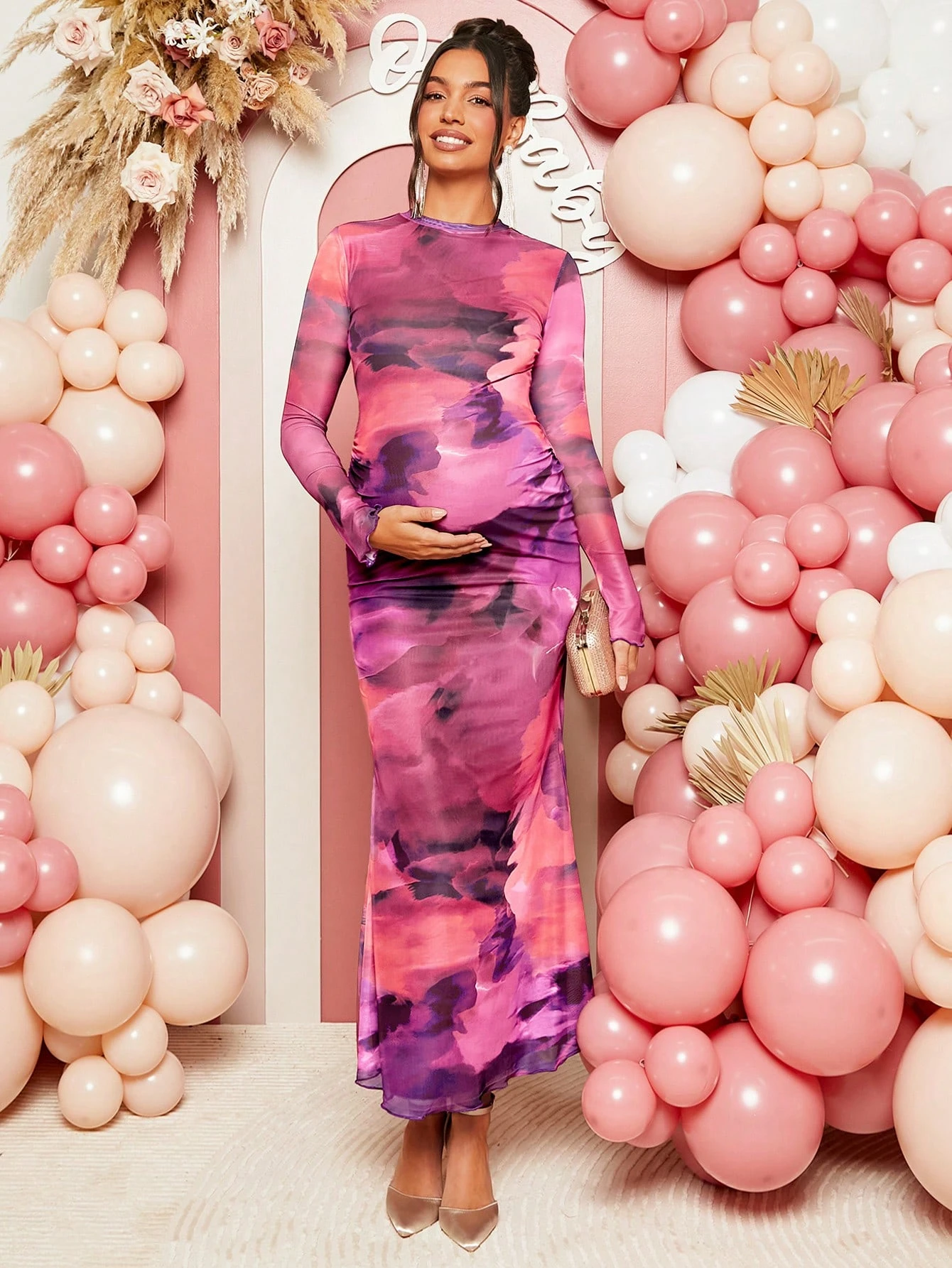 Rochie elegantă de petrecere pentru gravide cu imprimeu tie-dye, încrețită și mulată
