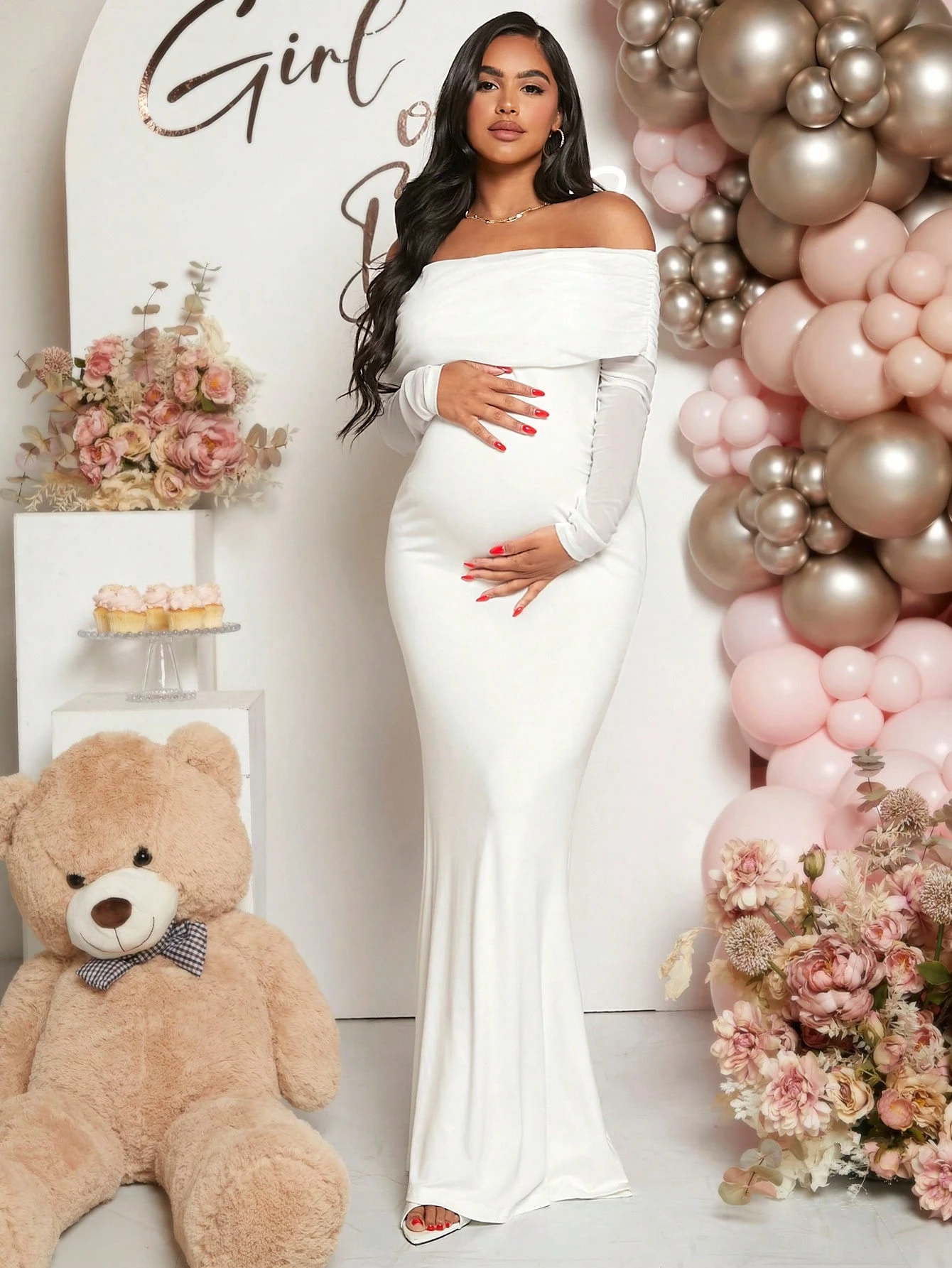 Elegant, rynket havfruekjole uten skuldre til babyshowerfesten