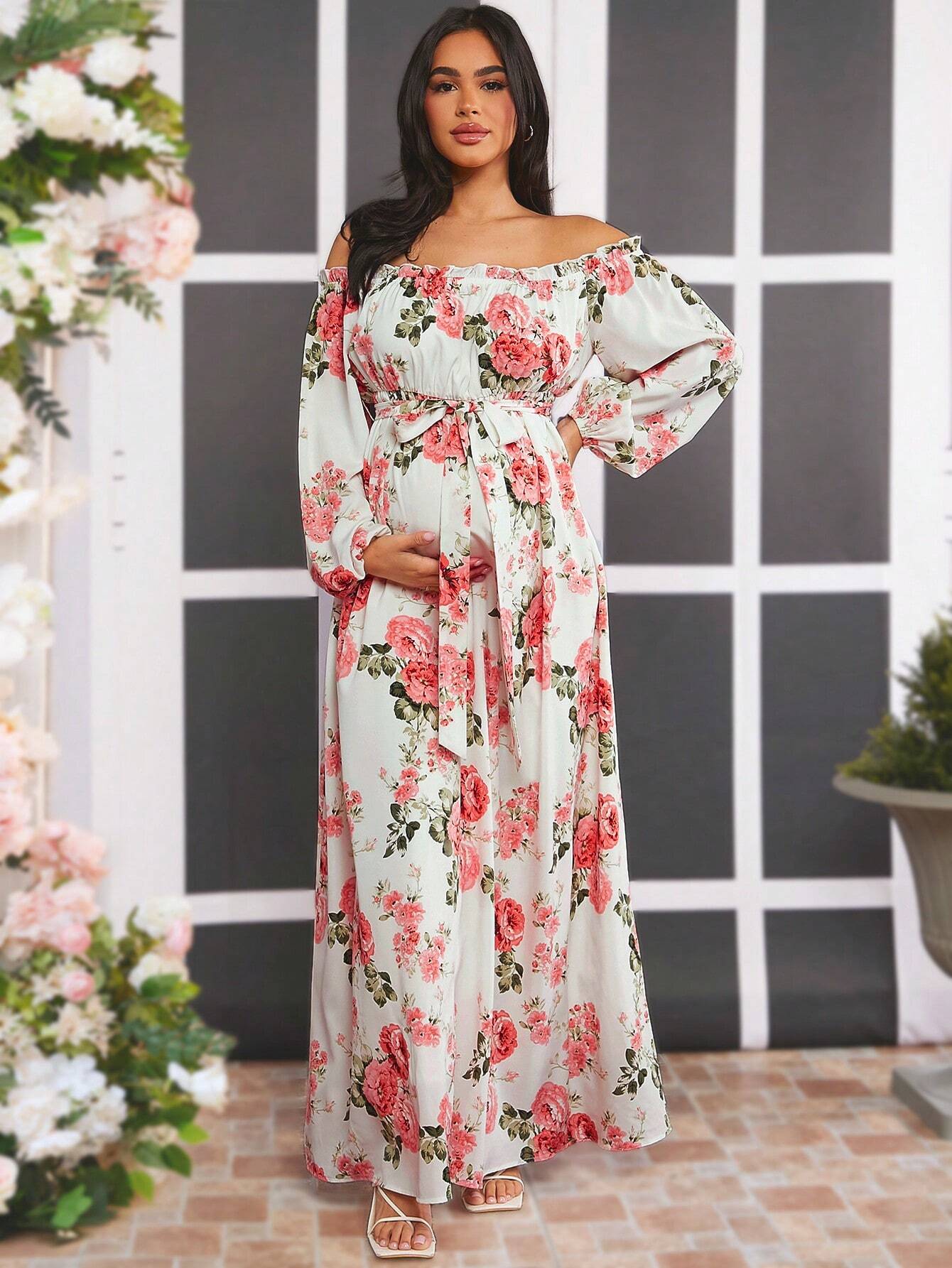 Ammekjole med blomstertrykk og lange ermer uten skuldre