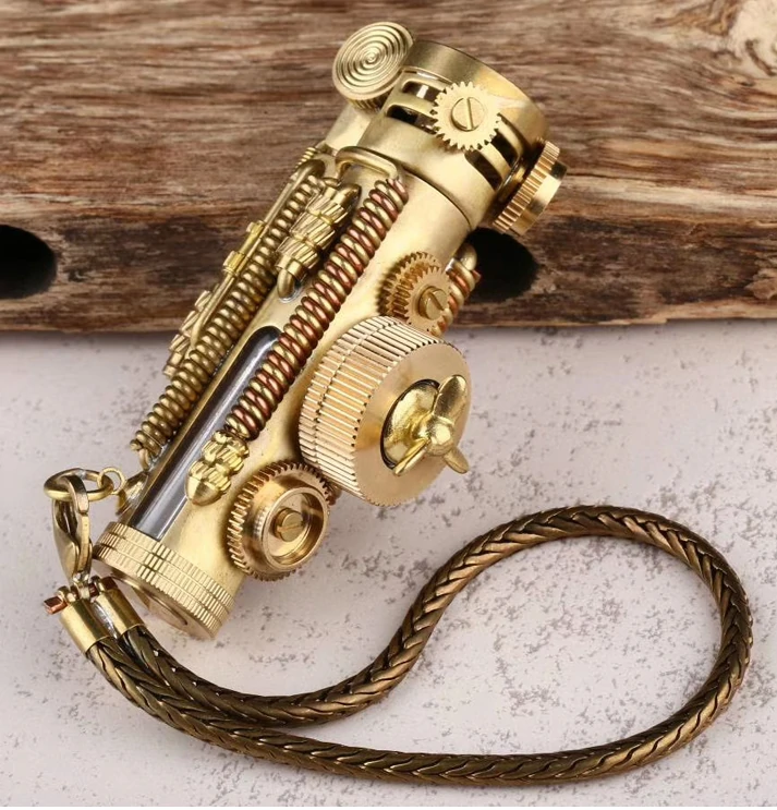 Håndlaget steampunk-messinglighter