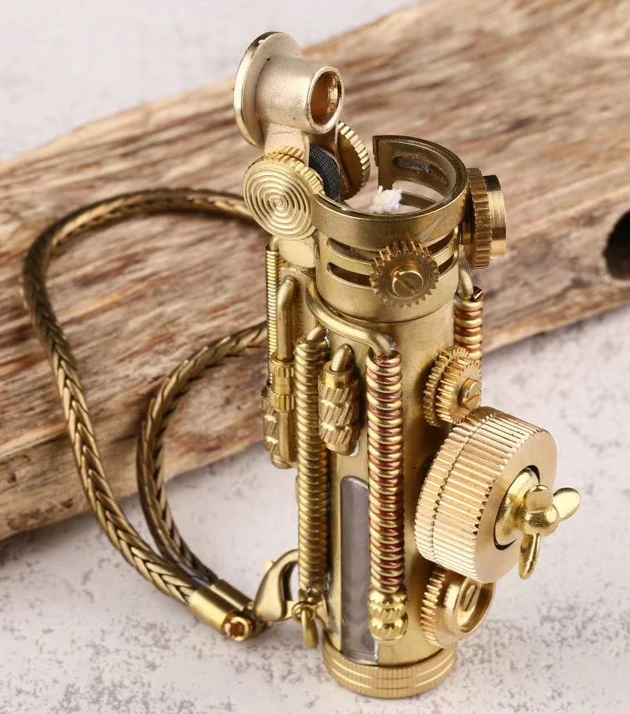 Håndlaget steampunk-messinglighter