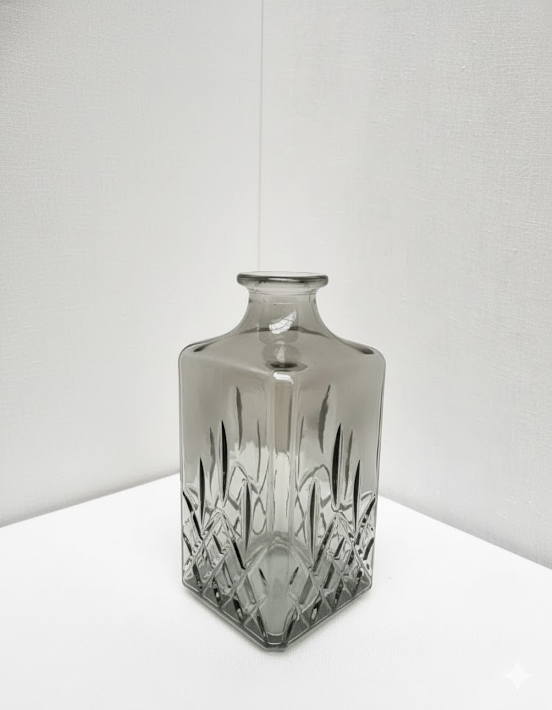 Váza v šedej farbe