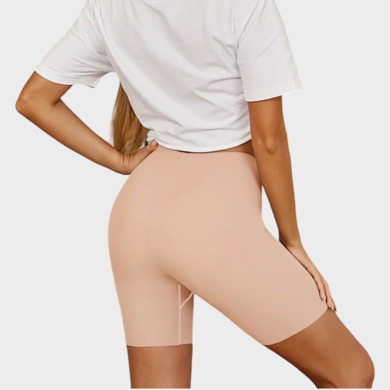 Pantaloncini sottogonna beige sotto l'abito