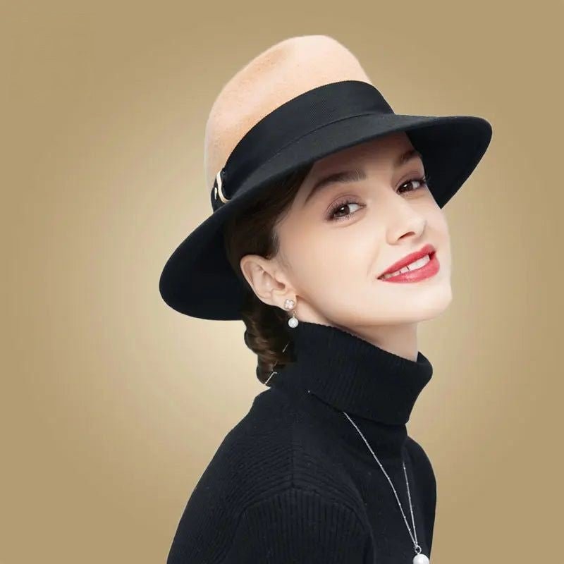 Moteriška fetrinė skrybėlė