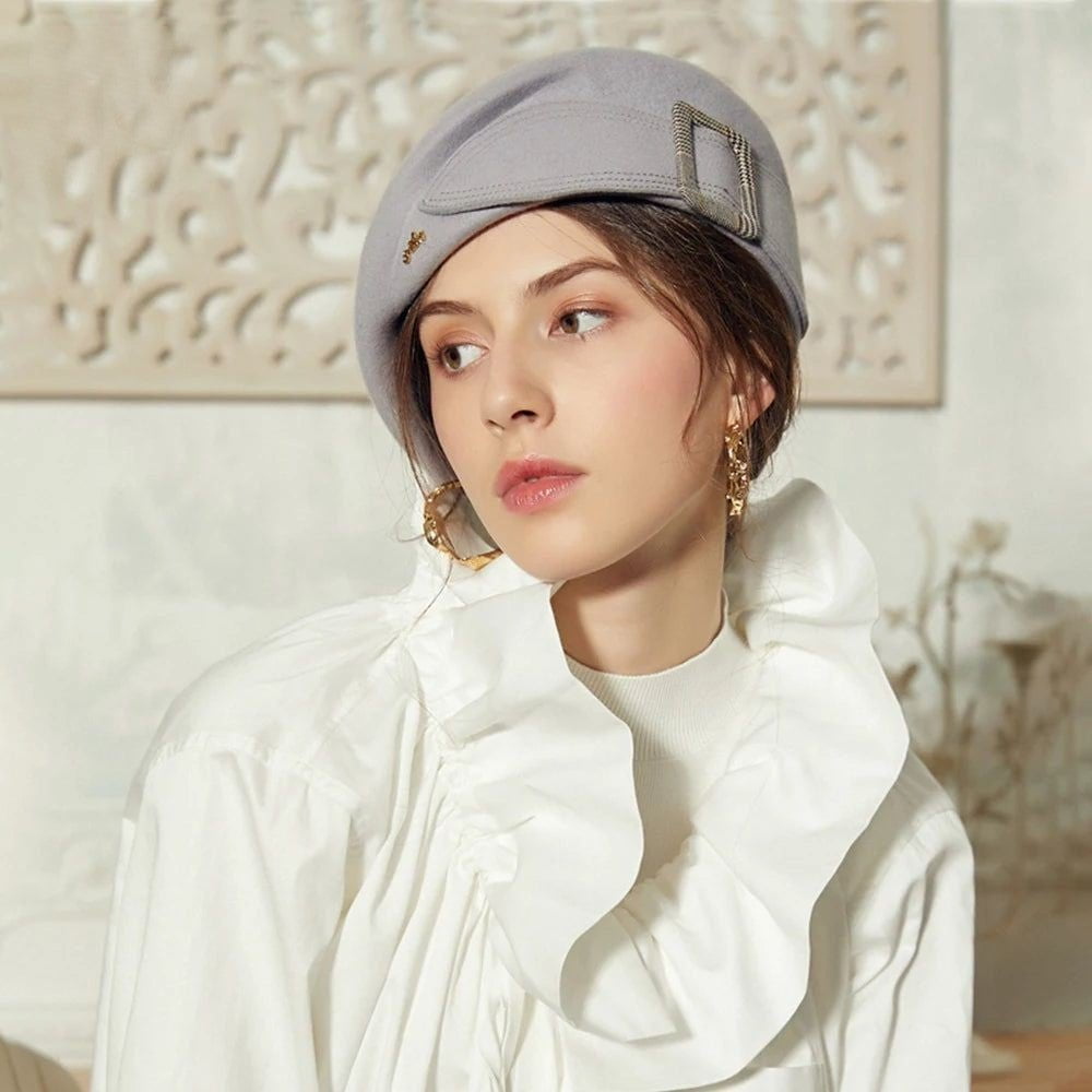 Elegantiška fedoros skrybėlė moterims