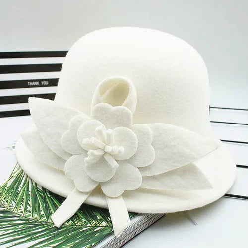 Elegantiška cloche skrybėlė
