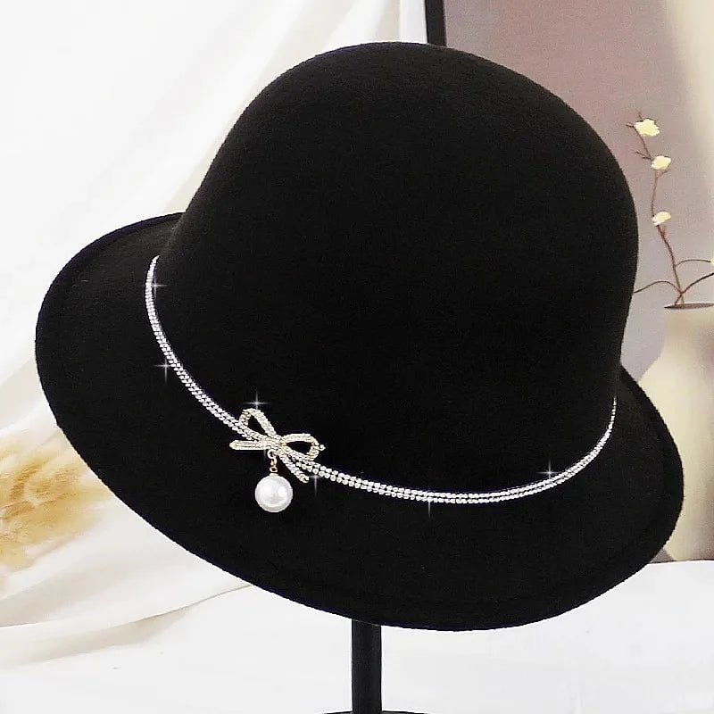 Elegantiška cloche skrybėlė